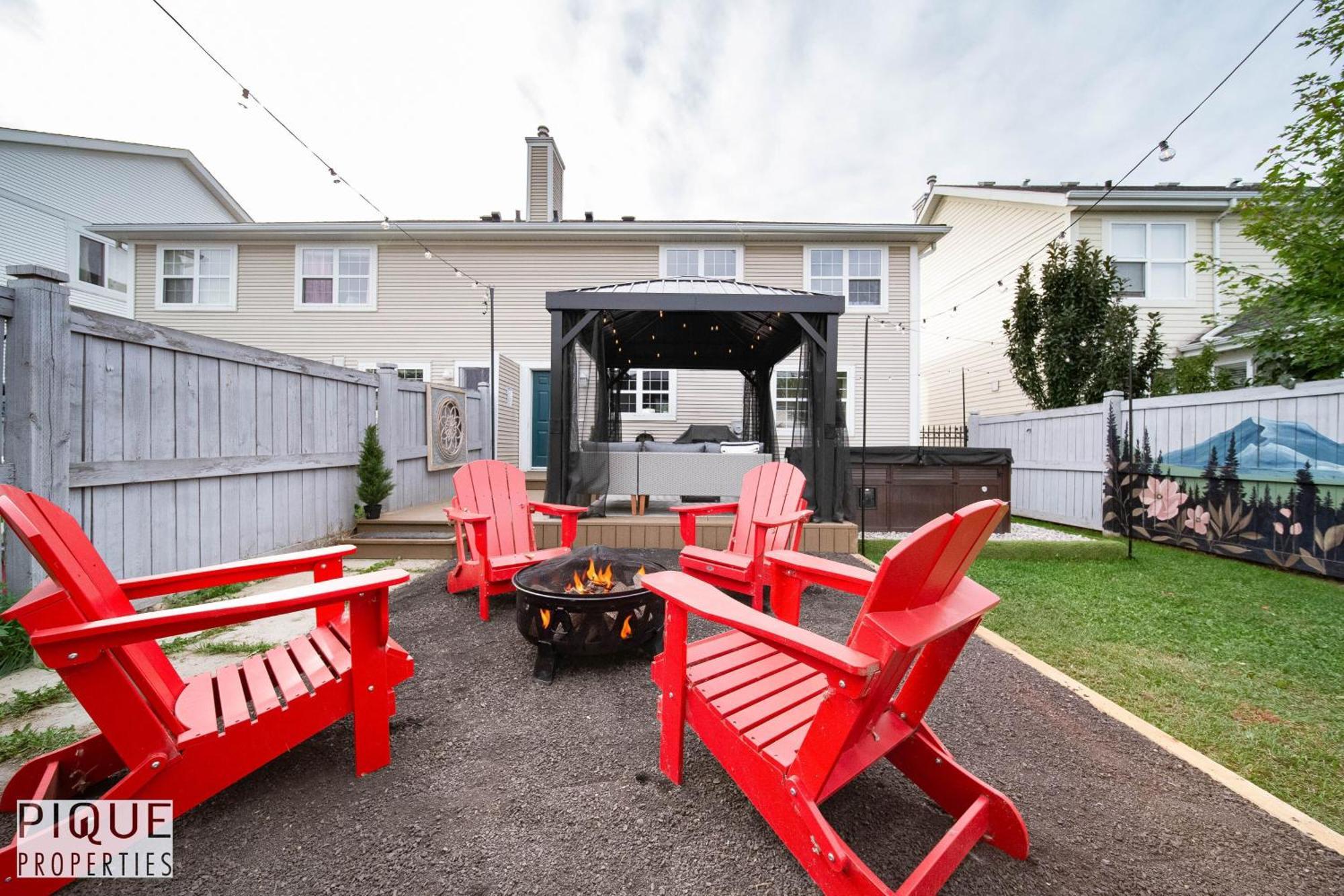 5 Bedroom Nordic Home, Pet Friendly, Garage, Wifi, Foosball! Edmonton Exterior foto